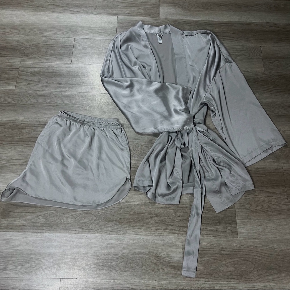 Skims Silk Robe and Shorts Set Silver Gray Plus Size 4X Bridal Lounge
